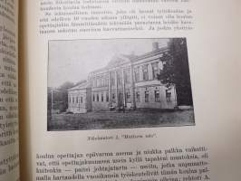 Turun tyttölyseo - Turun suomalainen tyttökoulu 1882-1932 historiikki koulun vaiheista - Painettu 50-vuotisjuhlaan, mukana 50-vuotisjuhlan ohjelmia -school history