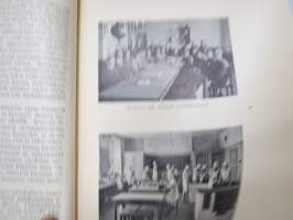 Turun tyttölyseo - Turun suomalainen tyttökoulu 1882-1932 historiikki koulun vaiheista - Painettu 50-vuotisjuhlaan, mukana 50-vuotisjuhlan ohjelmia -school history