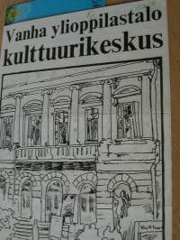 vanha ylioppilastalo kulttuurikeskus . VAKITA.N tarjous helposti s-m koko  paketti 19x36 x60 cm paino 35kg 5e