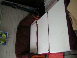 kahden istuttava vuodesohva. VAKITA.N tarjous helposti s-m koko  paketti 19x36 x60 cm paino 35kg 5e