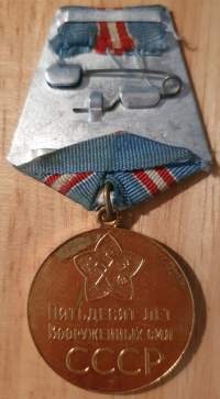 Neuvostoliiton asevoimien 50. vuosijuhlan mitali.
