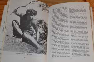 Katharine Hepburn (The Pictorial treasury of film stars)