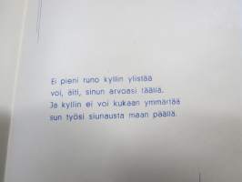 Äidille - Äitienpäivä - Äitienpäiväkortti 1940-luvulta; Ei pieni runo kyllin ylistää voi, äiti, sinun arvoasi täällä. Ja kyllin ei voi kukaan ymmärtää sun työsi...