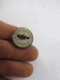 Sotilaspuvun nappi, valmistanut C.C. Sporrong &amp; Co, Stockholm / military uniform button