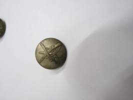 Sotilaspuvun nappi, valmistanut C.C. Sporrong &amp; Co, Stockholm / military uniform button