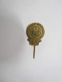 Osuuskauppaliike  1904-1954 50 vuotta -neulamerkki / pin