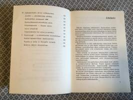 Kiitävät siivet-Suihkukonelennon vaiheita idässä ja lännessä