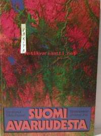 Suomi avaruudesta (Ursan julkaisuja 24)