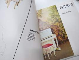 Petrof - tsekkiläisen pianotehtaan (flyygelit, pianinot ym.) venäjänkielinen myyntiesite / tuoteluettelo hyvine kuvineen -piano brochure / catalog