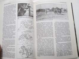 Muistojen kirja - Kansa taisteli - miehet kertovat -Kansa Taisteli -lehden sodassa mukana olleiden kirjoituksia