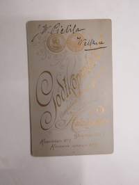J.W. Pietilä, Welkua (Velkua), Godtköpsateliern, Helsingfors -visiittikorttivalokuva / visit card photo / cdv