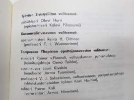 Tampereen yliopiston muistio 1967-1968 (entinen Tampereen Yhteiskunnallinen Korkeakolu) -vuosikirja opettaja-, luennoitsija sekä opiskelijatietoineen