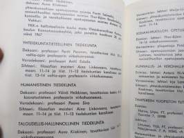 Tampereen yliopiston muistio 1967-1968 (entinen Tampereen Yhteiskunnallinen Korkeakolu) -vuosikirja opettaja-, luennoitsija sekä opiskelijatietoineen