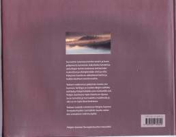 Tunnelmia luonnossa, 2001. Kertoo 12 tunnetun vaikuttajan sanoin ja kuvin pohjoisesta luonnosta.