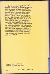 Kuin rotta loukossaan,1987.4.p. Nuoren, menestyvän psykiatrin Stevensin painajainen alkaa, kun hänen potilaansa murhataan keskellä New Yorkin katuvilinää.