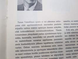 Turun Teknillinen Opisto I kurssi 1945-1947 - Kurssijulkaisu-vuosikirja, matrikkelitiedot valmistuneista valokuvineen