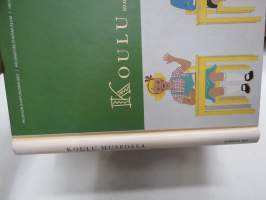 Koulu museossa (Narinkka 2002) -koulumuseo Helsinki, esittelykirja