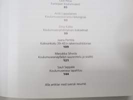 Koulu museossa (Narinkka 2002) -koulumuseo Helsinki, esittelykirja