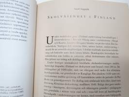 Koulu museossa (Narinkka 2002) -koulumuseo Helsinki, esittelykirja
