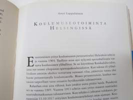 Koulu museossa (Narinkka 2002) -koulumuseo Helsinki, esittelykirja