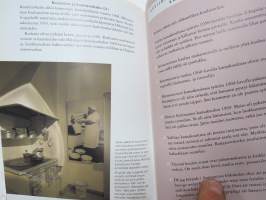 Koulu museossa (Narinkka 2002) -koulumuseo Helsinki, esittelykirja