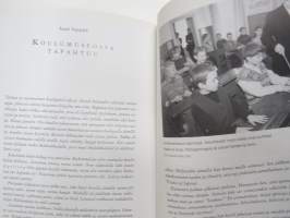 Koulu museossa (Narinkka 2002) -koulumuseo Helsinki, esittelykirja