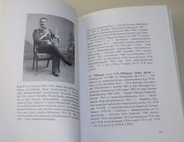 Kavalleristeja kahden lipun alla