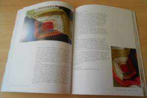 Virkkaa värikästä - 25 pikku piettoa ja liinaa