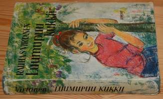 Luumupuu kukkii