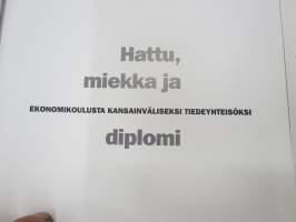 Hattu, miekka ja diplomi - Ekonomikoulusta kansainväliseksi tiedeyhteisöksi - Turun kauppakorkeakoulu 1950-2000