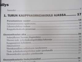 Hattu, miekka ja diplomi - Ekonomikoulusta kansainväliseksi tiedeyhteisöksi - Turun kauppakorkeakoulu 1950-2000