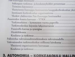 Hattu, miekka ja diplomi - Ekonomikoulusta kansainväliseksi tiedeyhteisöksi - Turun kauppakorkeakoulu 1950-2000