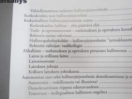 Hattu, miekka ja diplomi - Ekonomikoulusta kansainväliseksi tiedeyhteisöksi - Turun kauppakorkeakoulu 1950-2000