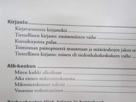 Hattu, miekka ja diplomi - Ekonomikoulusta kansainväliseksi tiedeyhteisöksi - Turun kauppakorkeakoulu 1950-2000