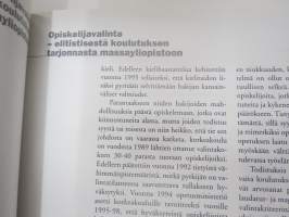 Hattu, miekka ja diplomi - Ekonomikoulusta kansainväliseksi tiedeyhteisöksi - Turun kauppakorkeakoulu 1950-2000