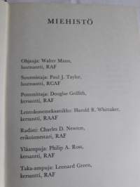 Pommitus lento / Spencer Dunmore. Tositapahtumin perustuva    romaani. P.1971,