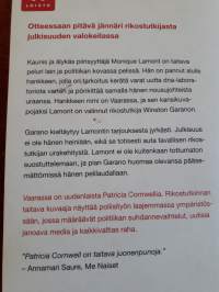 Patricia Cornwell : Vaarassa.  Loisto pokkari sarjan, painettu 2008, sivuja 213. Sekä  Loisto-pokkari sarjan ilestyneitten  kirjojen luettelo.