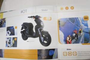 Yamaha skootterit mallisto 2002 50 cc, 100 cc, 125 cc -myyntiesite / sales brochure