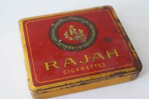 Rajah , tyhjä tupakka-aski, tupakkaetiketti, tuotepakkaus peltiä  valm 1924-41