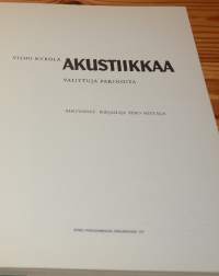 Akustiikkaa -  Valittuja pakinoita