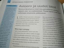 lapsen hoiti ja kehitys.