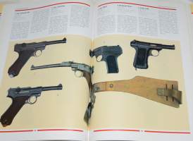 Sotilaskäsiaseet - 300 vuotta tuliaseiden historiaa -military hand weapons