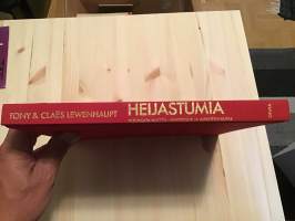 Heijastumia 1890-1989 Vuosisata muotia, muotoilua ja arkkitehtuuria.