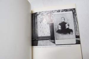 Suomen Taideakatemia - Finlands Konstakademi - kolmivuotisnäyttely - treårsuttstallning Ateneum 1968 -näyttelykirja / art exhibition catalogue