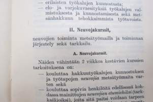 Metsänhakkuutöiden tehostaminen, 1943 -sota-aikainen pyrkimys tehostaa hakkuutöitä, kurssien ja opetuksen järjestelytyön opas