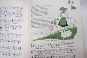 Laulan ja soitan - Koulun musiikkikirja, laulujen nimet näkyvät kohteen kuvissa