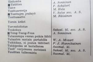 Laulan ja soitan - Koulun musiikkikirja, laulujen nimet näkyvät kohteen kuvissa