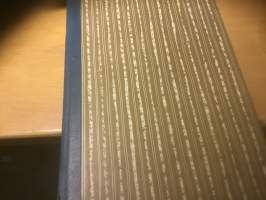 Kaukana on vuoren huippu
