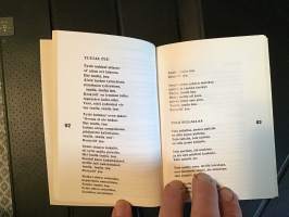Veteraani laulaa.