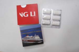 Viking Line -xylitol-purukumipakkaus, kuvana MS ISABELLA  / Presenta of Scandinavia AB, 2000-luvun alkupuolen ensimmäisen vuosikymmenen tuote?